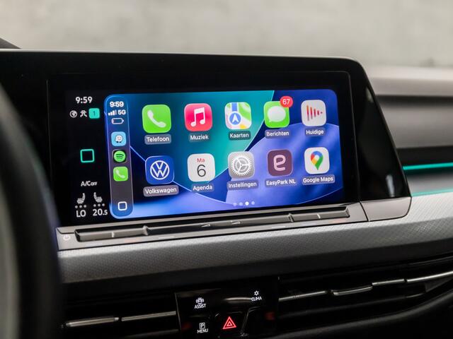 Volkswagen GOLF 1.0 TSI Sportline (APPLE CARPLAY, GROOT NAVI, SFEERVERLICHTING, KEYLESS, GETINT GLAS, SPORTSTOELEN, PARKEERSENSOREN, LM VELGEN, ADAPTIVE CRUISE, NIEUWSTAAT)