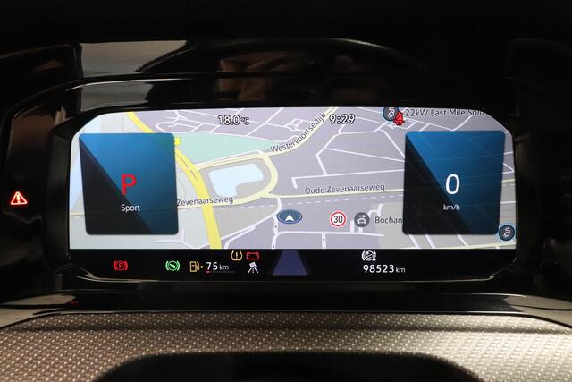 Volkswagen GOLF 1.5 eTSI R-Line | Camera | Adaptieve Cruise | IQ LIGHT | Winter pakket |