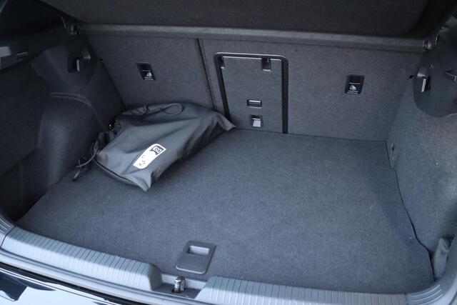 Volkswagen GOLF 1.5 eHybrid GTE 272pk DSG6 | Stoel+Stuurverwarming | Carplay | Camera | IQ. Light