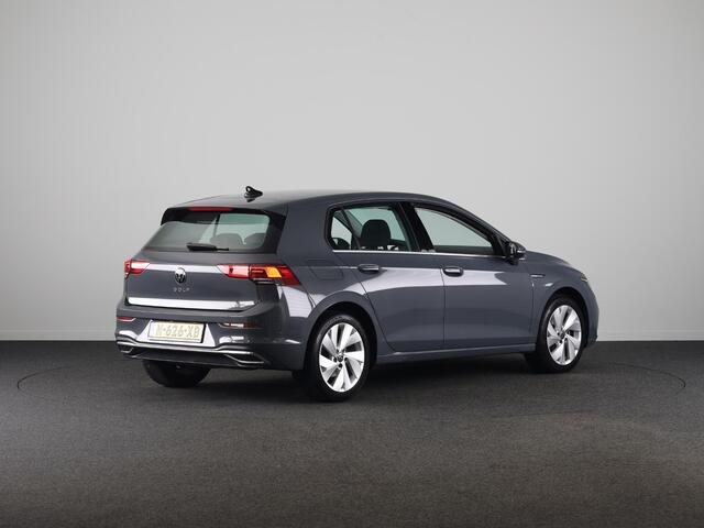 Volkswagen GOLF 1.5 eTSI Style 130 PK | Automaat | Digitaal dashboard | Sportstoelen | Navigatie