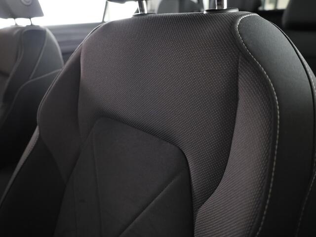 Volkswagen GOLF 1.5 eTSI Style 130 PK | Automaat | Digitaal dashboard | Sportstoelen | Navigatie