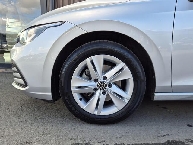 Volkswagen GOLF 1.5 TSI Life Business | BTW | Carplay | Trekhaak | Camera | Navi