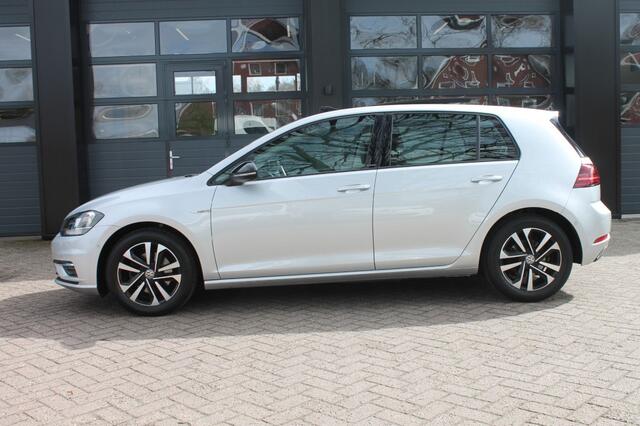 Volkswagen GOLF 1.5 TSI CL BNS IQ-Drive / Panorama dak / Digitaal dashboard / Camera