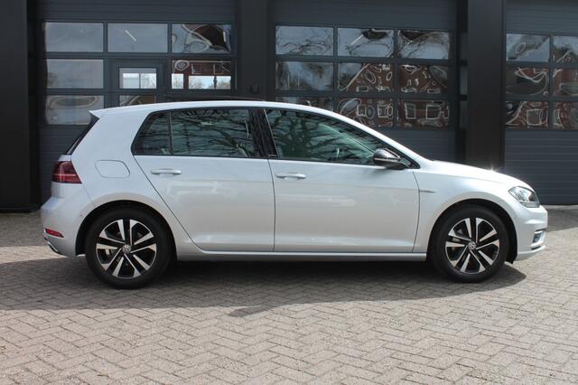 Volkswagen GOLF 1.5 TSI CL BNS IQ-Drive / Panorama dak / Digitaal dashboard / Camera