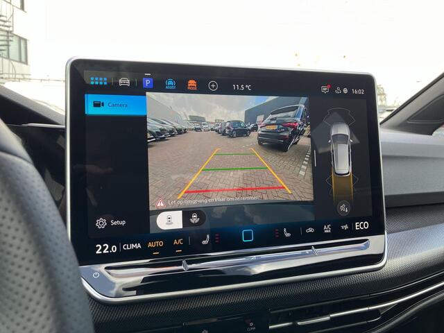 Volkswagen GOLF 1.5eHybrid 200kW/272PK GTE Black Style · Panoramadak · Apple/Android Car Play · Stoelverwarming · Alcantara/Stof · Garantie t/m 22-06-2030 of 100000km.