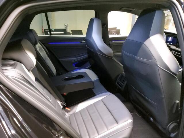 Volkswagen GOLF GTE 1.4 eHybrid 245PK | Vol Leer | Stoel Ventilatie | IQ Light Matrix LED | Memory | Klasse 3 | 18"Inch | Getint Glas |