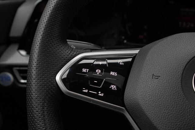 Volkswagen GOLF 2.0 TSI GTI Pano Memory IQ Lights Harman Kardon