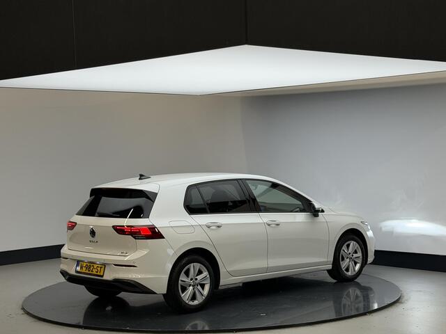 Volkswagen GOLF 1.0 eTSI Life | Carplay | All weatherbanden | 1e eigenaar | Dealeronderhouden | NL auto