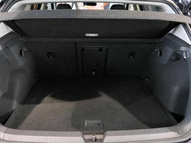 Volkswagen GOLF 1.5 TSI Style - Stoel+ stuurverwarming - Trekhaak - Navi - Apple carplay/ Android auto