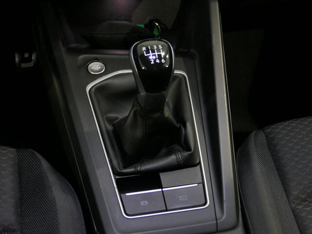 Volkswagen GOLF 1.5 TSI Style - Stoel+ stuurverwarming - Trekhaak - Navi - Apple carplay/ Android auto