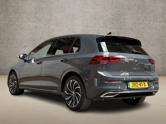 Volkswagen GOLF 1.4 eHybrid GTE 204Pk Automaat (APPLE CARPLAY, GROOT NAVI, CAMERA, MEMORY SEATS, ALCANTARA, KEYLESS, GETINT GLAS, SFEERVERLICHTING, NIEUWSTAAT)