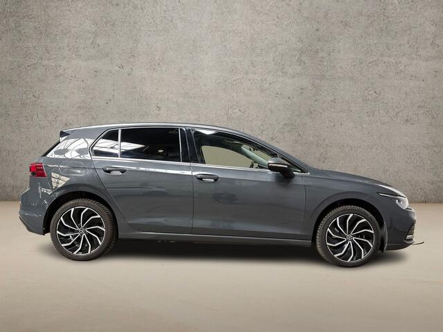 Volkswagen GOLF 1.4 eHybrid GTE 204Pk Automaat (APPLE CARPLAY, GROOT NAVI, CAMERA, MEMORY SEATS, ALCANTARA, KEYLESS, GETINT GLAS, SFEERVERLICHTING, NIEUWSTAAT)