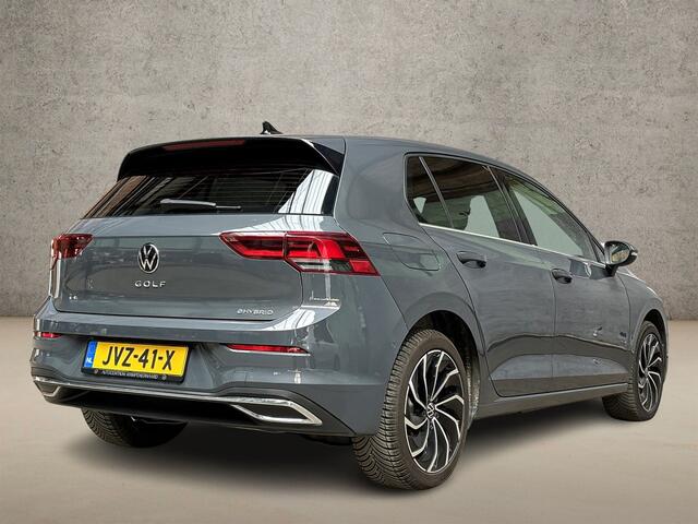 Volkswagen GOLF 1.4 eHybrid GTE 204Pk Automaat (APPLE CARPLAY, GROOT NAVI, CAMERA, MEMORY SEATS, ALCANTARA, KEYLESS, GETINT GLAS, SFEERVERLICHTING, NIEUWSTAAT)