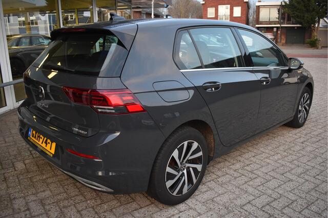 Volkswagen GOLF 1.4 eHybrid Style, BOEKJES,NAP EN ONDERHOUDSHISTORIE