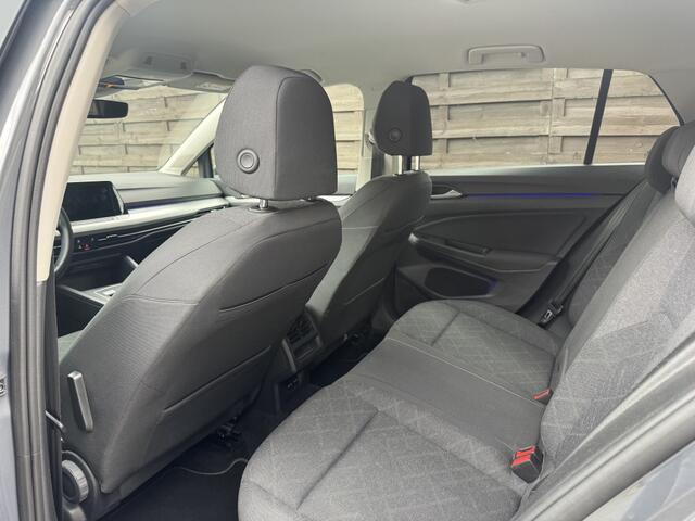 Volkswagen GOLF 1.0 eTSI Life / DISTRIBUTIE VV / 19'' LM / NL-AUTO