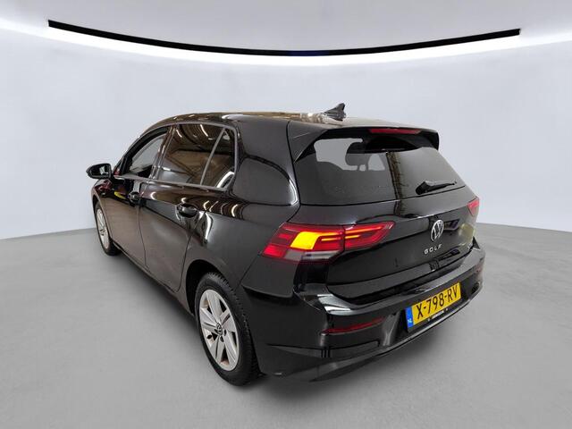 Volkswagen GOLF 1.0 eTSI DSG Life Business / Navigatie / PDC / Geheugen stoelen / Getint glas / 16'' LMV