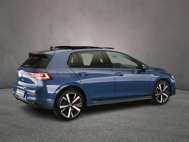 Volkswagen GOLF GTE 1.5 TSI eHybrid 272pk DSG Automaat Trekhaak, Panoramadak, Adaptive cruise control, 360 camera, LED matrix koplampen, Black style, Achteruitrijcamera