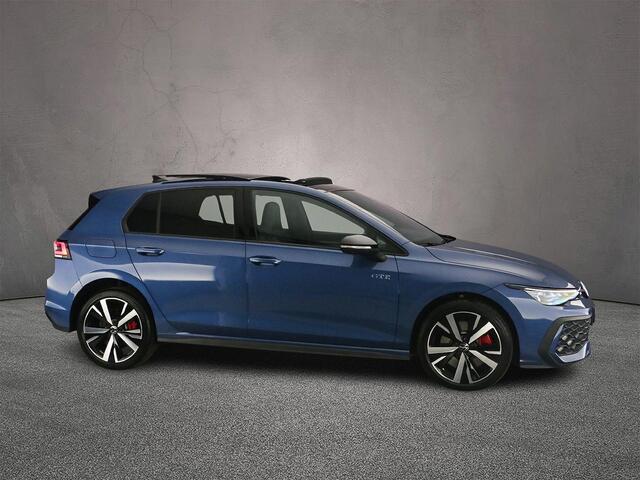 Volkswagen GOLF GTE 1.5 TSI eHybrid 272pk DSG Automaat Trekhaak, Panoramadak, Adaptive cruise control, 360 camera, LED matrix koplampen, Black style, Achteruitrijcamera