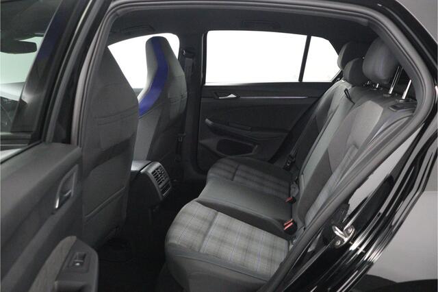 Volkswagen GOLF 8.5 1.5 eHybrid GTE 272PK DSG | IQ Led | Elec. trekhaak | Headup | Stoel- & stuurverw. - RIJKLAAR