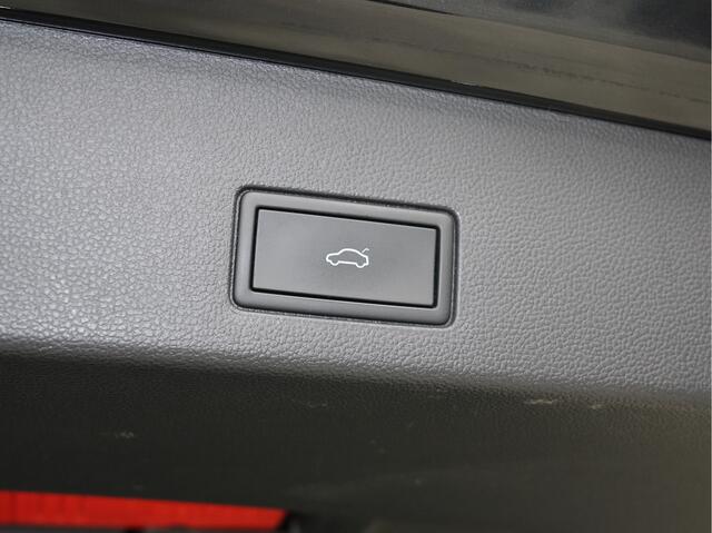 Volkswagen GOLF Variant 1.5 eTSI R-Line Business | Trekhaak | IQ.Light | 18" | Navigatie | Stoelverw. 155