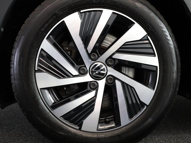 Volkswagen GOLF 1.4 eHybrid Style 204 pk Automaat (DSG) | Navigatie via App | Parkeersensoren | Adaptieve cruise control | LED koplampen |