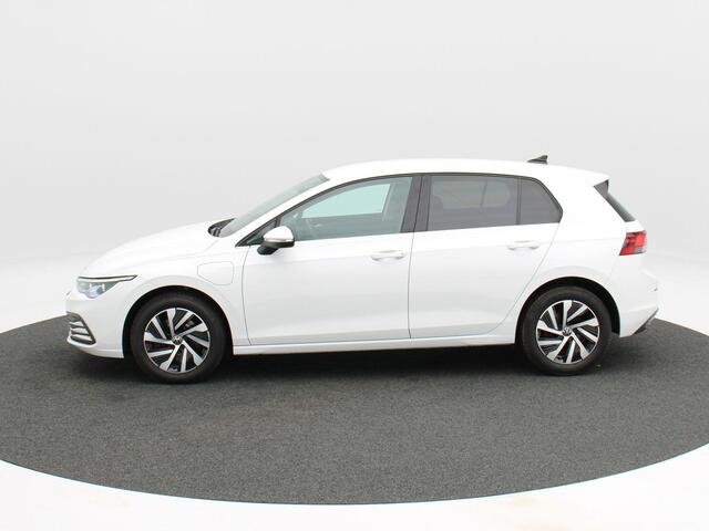 Volkswagen GOLF 1.4 eHybrid 204 Pk Automaat Style | Parkeersensoren | Climatronic | Adaptive Cruise | Stoelverwarming | CarPlay | 16 Inch | 79.772 Km !!