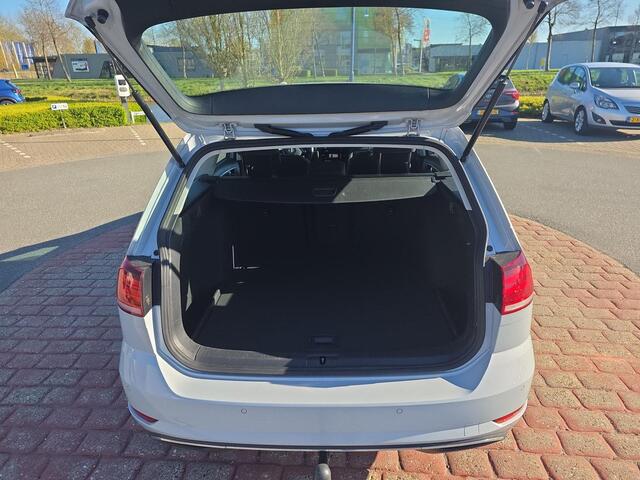 Volkswagen GOLF Variant 1.5 TSI Comfortline Business | 130Pk | Trekhaak | Navi | Clima | App Connect |