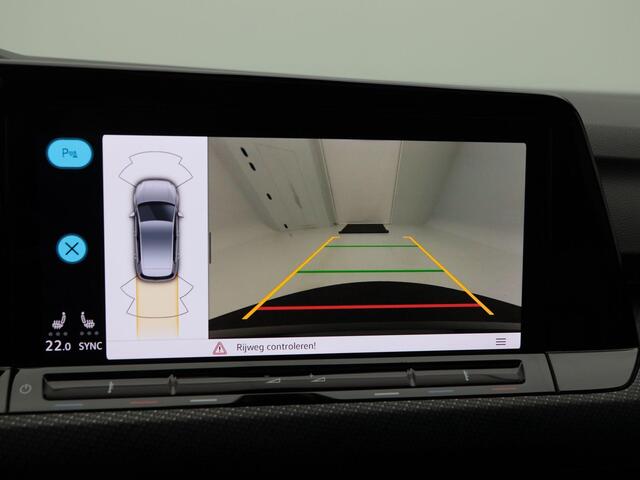 Volkswagen GOLF 1.5 TSi 150 Pk R-Line | Panoramadak | Virtual Cockpit | Stoel/Stuurverwarming | Standkachel | Achteruitrijcamera | 19 Inch