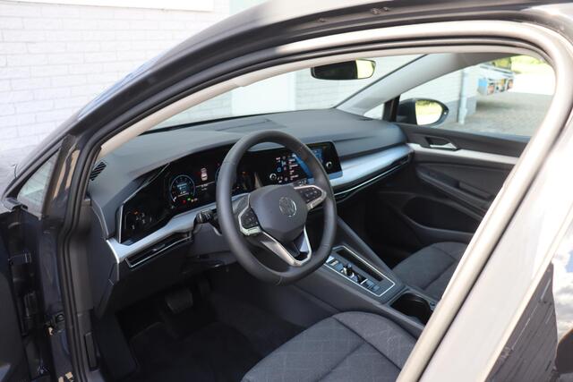 Volkswagen GOLF 1.0 eTSI Life Business