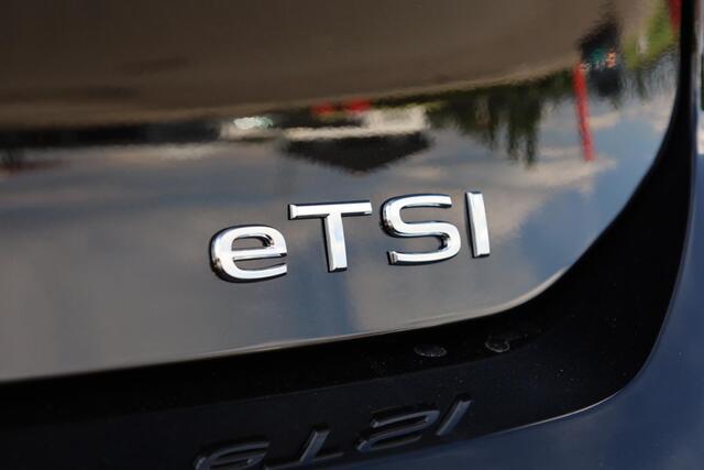 Volkswagen GOLF 1.5 eTSI Life Edition PL ¤671 p/m* 116PK / 85kW, Full map navigatie, achteruitrijcamera (rear view), comfortstoelen, adaptieve cruise control (acc), volledig digitaal instrumentenpaneel, draadloos Apple Carplay & Android Auto, LED koplampen, parkeersensor