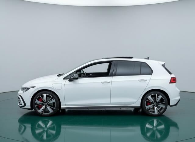 Volkswagen GOLF GTE 245PK HYBRID SPORT TREKHAAK/CAMERA/IQ-LIGHT/PANORAMADAK