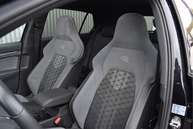 Volkswagen GOLF 1.5 eTSI R-Line Panorama, Virtual cockpit, Adaptive cruise, Stuur/Stoelverwarming, Sfeer, Camera