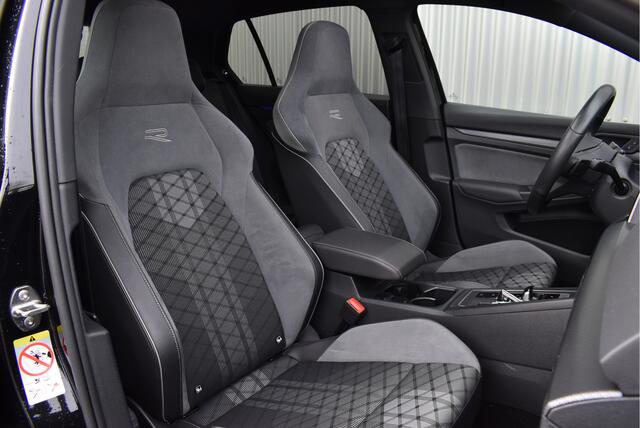 Volkswagen GOLF 1.5 eTSI R-Line Panorama, Virtual cockpit, Adaptive cruise, Stuur/Stoelverwarming, Sfeer, Camera