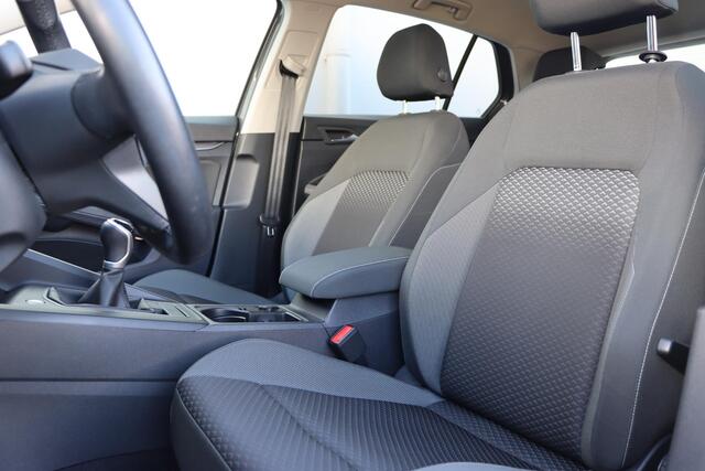 Volkswagen GOLF 1.0 TSI Life Business | Carplay | Sensoren | Stoelverwarming