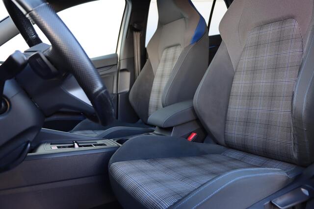 Volkswagen GOLF 1.4 eHybrid GTE 245pk DSG6 | Stuurverwarming | Carplay | lane-assist