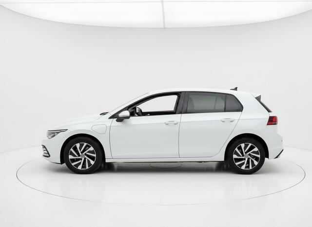 Volkswagen GOLF 1.4 eHybrid 204PK DSG STYLE CAMERA/NAVI/STUURVERW.
