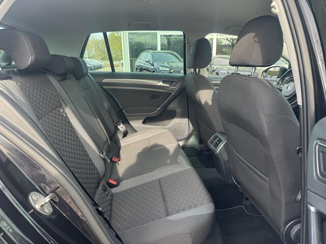 Volkswagen GOLF 1.0 TSI Comfortline / Camera / CarPlay / 16'' / Navigatie / Parkeerhulp V+A / Getint glas / DAB / ACC