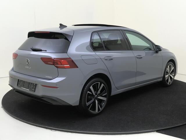 Volkswagen GOLF Life Edition eHybrid | 'App-Connect' draadloze smartphone integratie | Achterbank in ongelijke delen neerklapbaar incl. middenarmsteun en doorlaadmogelijkheid | Afstandscontrolesysteem (Front Assist)