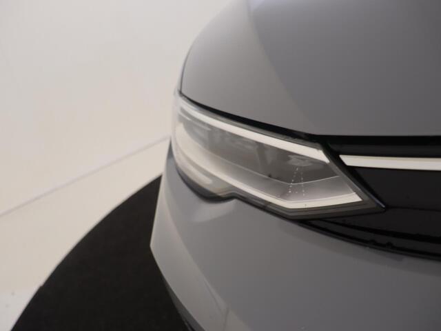 Volkswagen GOLF Life Edition eHybrid | 'App-Connect' draadloze smartphone integratie | Achterbank in ongelijke delen neerklapbaar incl. middenarmsteun en doorlaadmogelijkheid | Afstandscontrolesysteem (Front Assist)