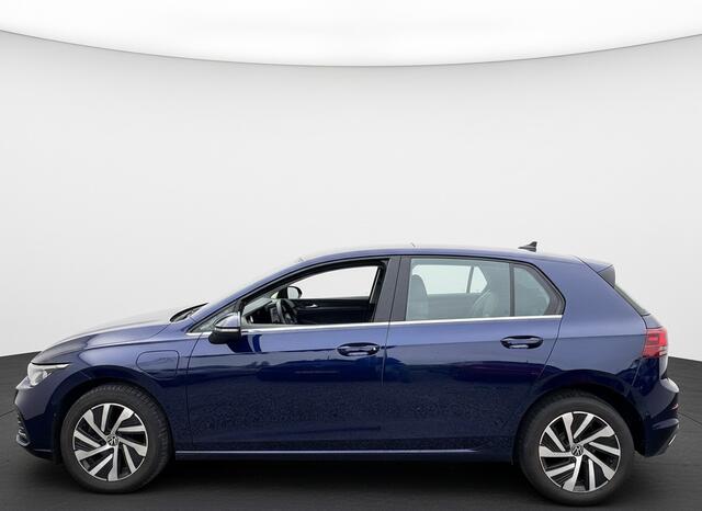 Volkswagen GOLF 1.4 eHybrid 204PK DSG STYLE CAMERA/CARPLAY/STUURVERW.