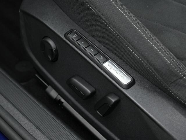 Volkswagen GOLF 1.4 eHybrid 204 pk Style | Panoramadak | Geheugen-/massagestoel | Achteruitrijcamera | Adaptive Cruise | Navigatie