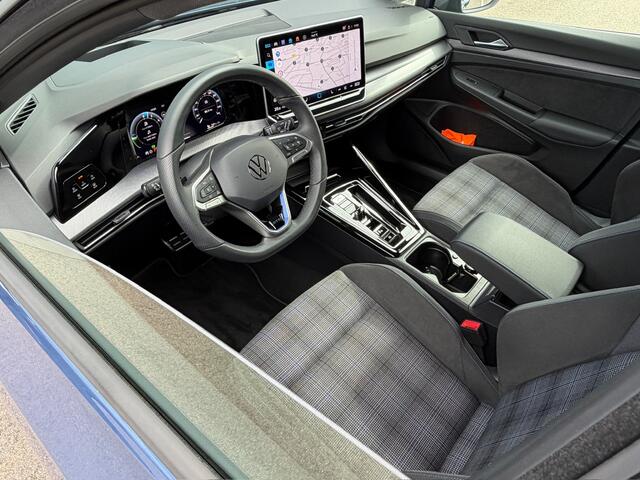 Volkswagen GOLF 1.5 eHybrid GTE 272pk | Black Style | Trekhaak | IQ light | Camera | Head-up | Rijklaar incl. garantie