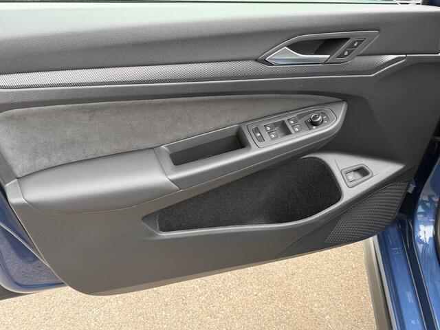 Volkswagen GOLF 1.5 eHybrid GTE 272pk | Black Style | Trekhaak | IQ light | Camera | Head-up | Rijklaar incl. garantie