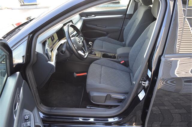 Volkswagen GOLF Variant 1.0 TSI Life Adaptive Cruise Control | Carplay | Trekhaak | Sfeerverlichting |