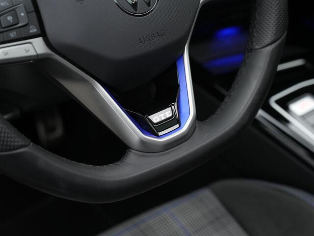 Volkswagen GOLF 1.5 eHybrid 272 pk GTE | Panoramadak | Trekhaak | Head-up display | 360 Camera | IQ Light | Adaptive Cruise | Stuur-/stoelverwarming