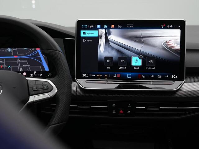 Volkswagen GOLF 1.5 eHybrid 272 pk GTE | Panoramadak | Trekhaak | Head-up display | 360 Camera | IQ Light | Adaptive Cruise | Stuur-/stoelverwarming