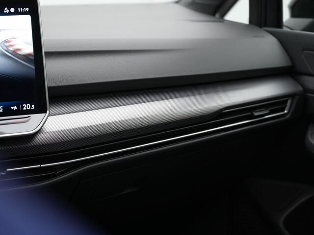 Volkswagen GOLF 1.5 eHybrid 272 pk GTE | Panoramadak | Trekhaak | Head-up display | 360 Camera | IQ Light | Adaptive Cruise | Stuur-/stoelverwarming