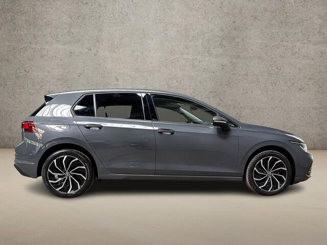 Volkswagen GOLF 1.0 TSI Sport (APPLE CARPLAY, GROOT NAVI, KEYLESS, LM VELGEN, PARKEERSENSOREN, SPORTSTOELEN, SFEERVERLICHTING, CRUISE, NIEUWSTAAT)