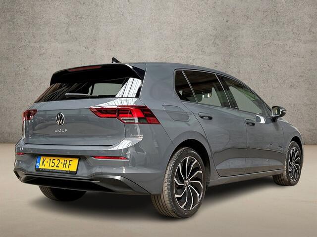 Volkswagen GOLF 1.0 TSI Sport (APPLE CARPLAY, GROOT NAVI, KEYLESS, LM VELGEN, PARKEERSENSOREN, SPORTSTOELEN, SFEERVERLICHTING, CRUISE, NIEUWSTAAT)
