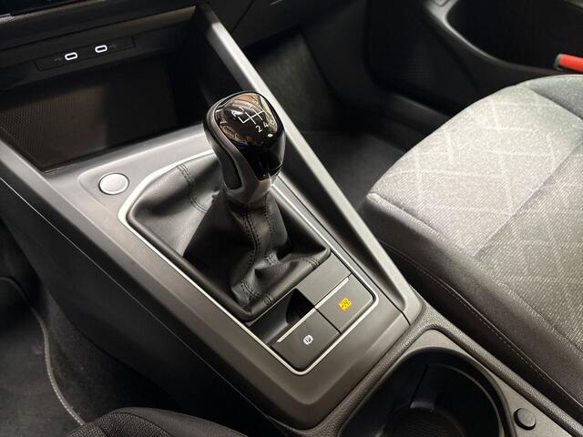 Volkswagen GOLF 1.0 TSI Sport (APPLE CARPLAY, GROOT NAVI, KEYLESS, LM VELGEN, PARKEERSENSOREN, SPORTSTOELEN, SFEERVERLICHTING, CRUISE, NIEUWSTAAT)